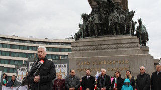 В момента имаме учебници в които нашите деца учат че