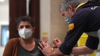 Стратегията на Великобритания за забавяне на втората доза от ваксината