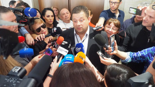 Николай Марков закъсня за клетвата си като депутат