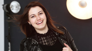 Родената в Златоград Виктория Сиракова открива фотографията в тийнеджърските си