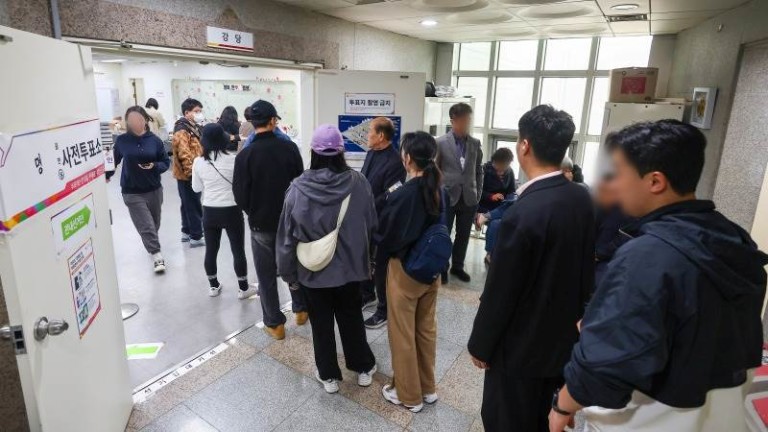 Южнокорейците започнаха да гласуват на важните парламентарни избори в страната. В