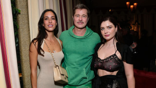 Месеци след официалния развод с Анджелина Джоли предшестван от дълга