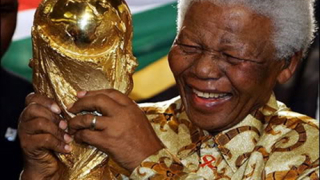 ФИФА натиска Мандела да ходи на финала 