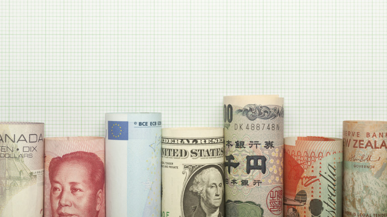 Доларът се понижава спрямо еврото, йената и юана