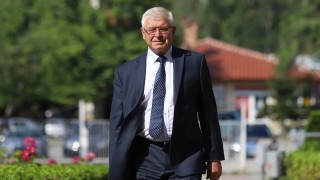 Още в началото на своята обиколка из лечебните заведения в