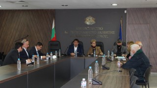 Комитова не отстъпва право на строеж, докато вецовете не оправят екощетите