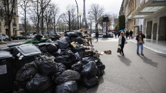 Затрупаните с боклук улици на Париж - символ на протеста