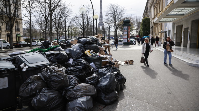 Затрупаните с боклук улици на Париж - символ на протеста