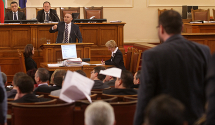  Див скандал в парламента заради забраната за агитация на чужд език