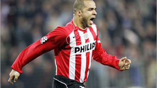 ПСВ Айндховен иска да купи Алекс от Челси