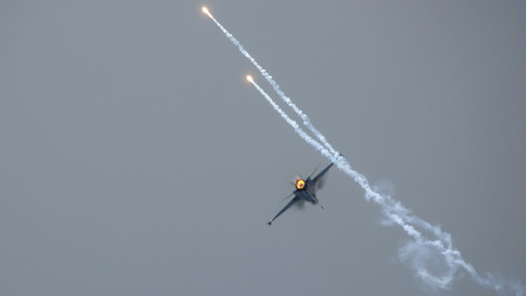 Бюджетният дефицит лети на крилете на F-16 до 2.1% от БВП