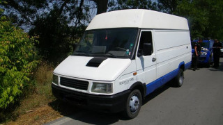 Граничари арестуваха каналджия с 12 нелегални мигранти в района на