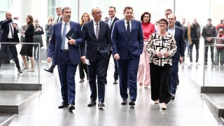 Германските консерватори водени от Фридрих Мерц постигнаха коалиционно споразумение със