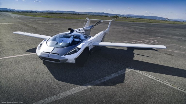 Първият летящ автомобил излиза на пазара догодина