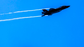 Гръцки изтребители способни да носят ядрени оръжия участват в ученията