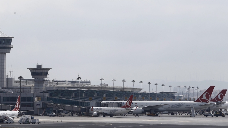 Авиокомпании отменят полетите си до Истанбул   