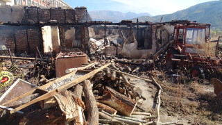 Пожар е засегнал три къщи са в град Сърница съобщи