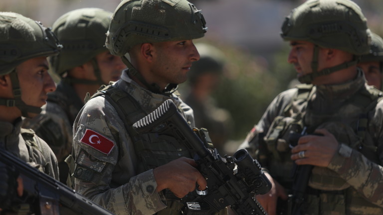 Турски войски се готвят да атакуват северни райони на Сирия