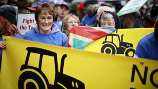 Британски фермери протестират срещу новия "данък трактор"