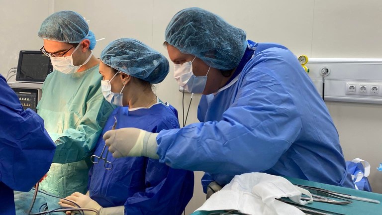 Специалисти от Военномедицинска академия (ВМА) извършиха чернодробна трансплантация - първа