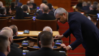 48 подписа е събрала партия Възраждане под конституционната си жалба