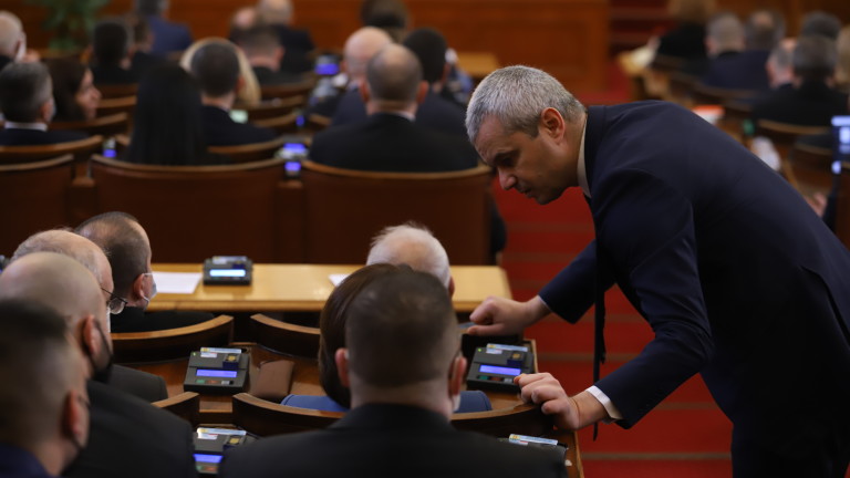 48 подписа е събрала партия Възраждане под конституционната си жалба