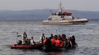 75 души са в неизвестност след като лодка с мигранти