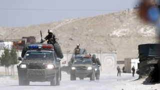 Атентатор самоубиец атакува конвой на НАТО в Афганистан съобщиха официални