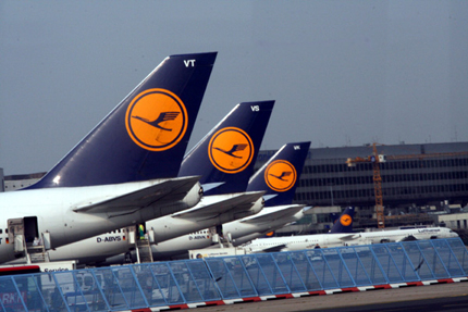 Авиокомпании спират полетите над Синайския полуостров в Египет 