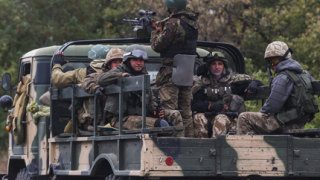 13 украински войници загинаха, а 17 са ранени при катастрофа в Донбас 