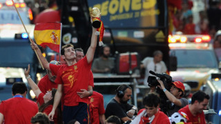 Датата е 24 05 2000 г На 19 си Заставаш на вратата