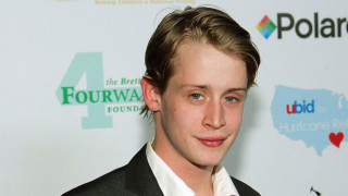 Всички знаем че славата има две лица Зад лъскавия параван