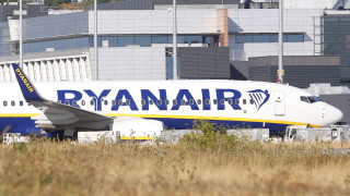 Стачките сринаха печалбата на Ryanair