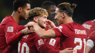 Докато Харви Елиът продължава да прави фурор с играта си