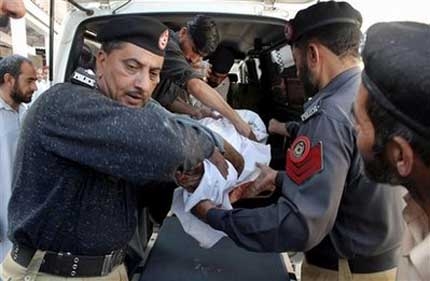 Взрив до полицейско управление в Пакистан