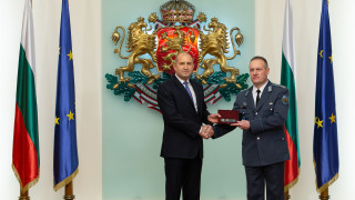 Справянето с предизвикателства пред нашите въоръжени сили като недостигът на