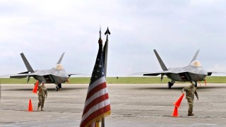 Нови стелт изтребители F-22 прехвърлят САЩ в Близкия изток