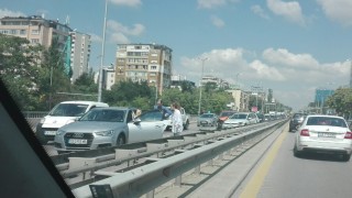 Верижна катастрофа затруднява движението на Цариградско шосе съобщава БГНЕС Пътният