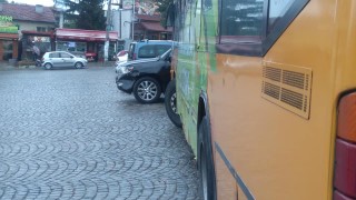 Градски автобус се вряза в три коли в "Драгалевци"