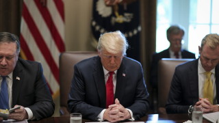 Повече от дузина висши служители на разузнаването включително и пенсиониран