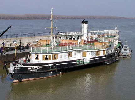Корабът-музей "Радецки" отново в движение