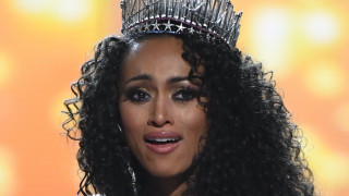 Смугла къдрокоска стана Мис САЩ (СНИМКИ)