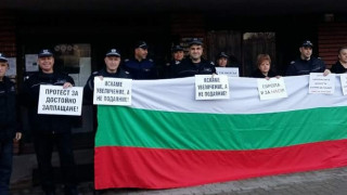 На връх професионалния си празник надзирателите в затворите нас днес