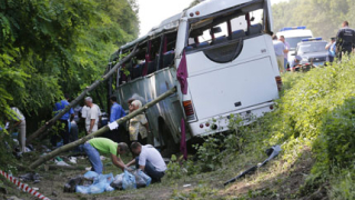 Арестуваха шофьора на автобуса, блъснал се в Украйна