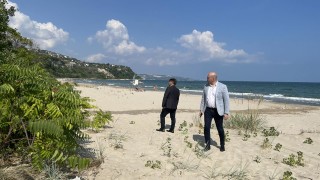 По време на работна визита по Черноморието служебният министър на туризма