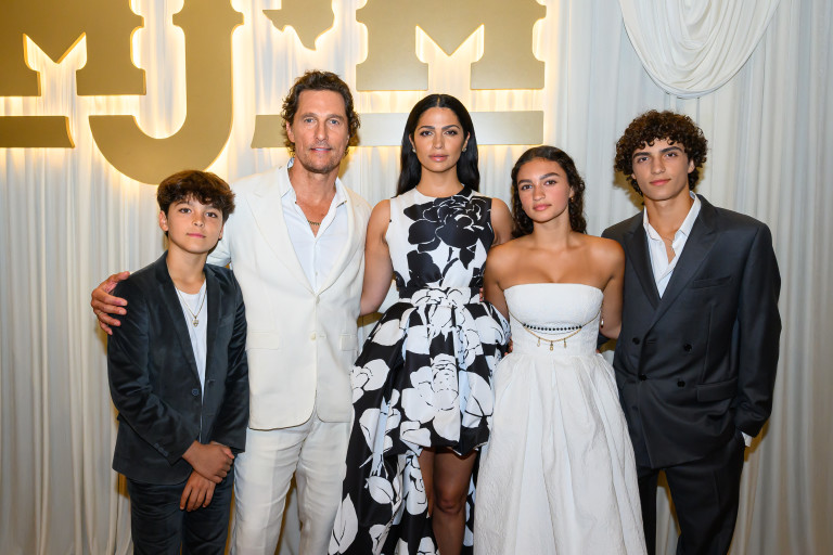 Цялото семейство Маконъхи