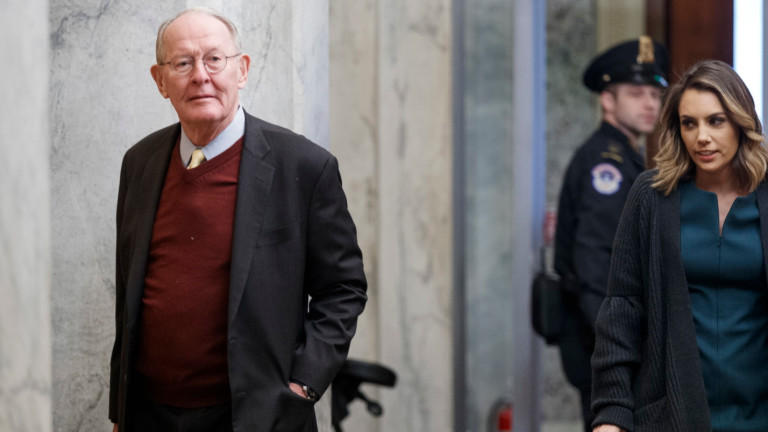 Демократите понесоха сериозен удар в битката за свидетели по импийчмънта на Тръмп