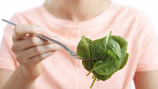 Рисковете на суровия спанак