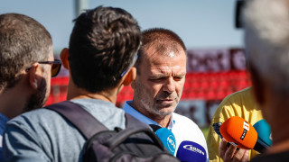 Фенове на ЦСКА изразиха недоволството си към легендата на тима