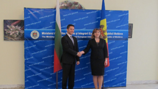 Вигенин „обеща” на Молдова подкрепа за ЕС и суверенитета й